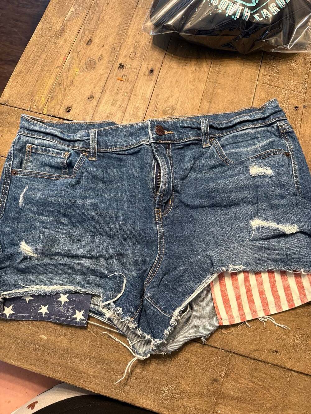 Old Navy Boyfriend Mid-Rise American Flag Patriotic Star and Stripe Raw Hem